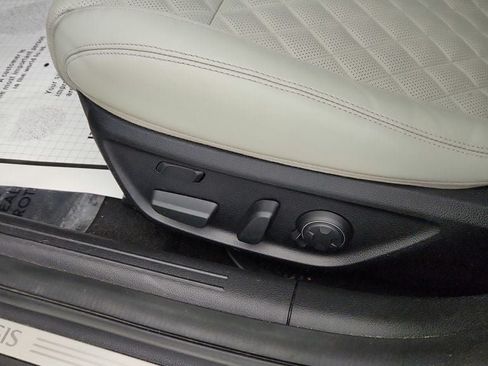 Used 2022 Genesis G70 3.3T RWD image 12