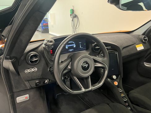 Used 2025 McLaren 750S RWD image 43