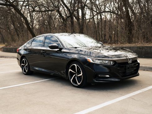 Used 2019 Honda Accord Sport image 2
