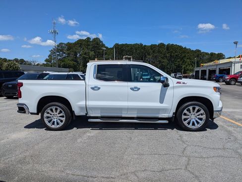 Used 2023 Chevrolet Silverado 1500 LTZ AWD/4WD image 3