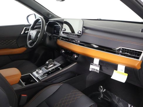 New 2025 Mitsubishi Outlander SEL image 33