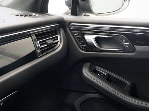 Certified 2026 Porsche Macan AWD/4WD image 22