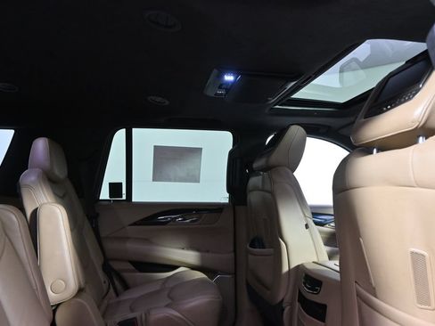 Used 2019 Cadillac Escalade Platinum AWD/4WD image 17