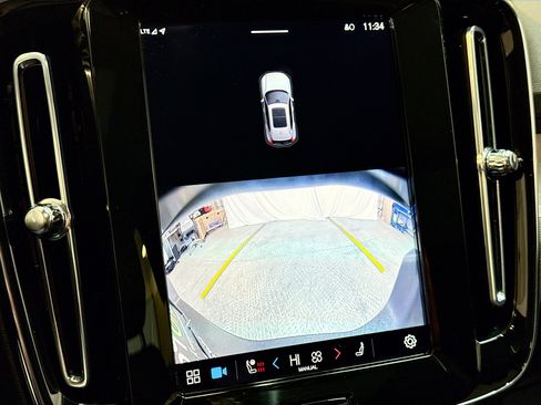 Used 2025 Volvo XC40 B5 Core image 23