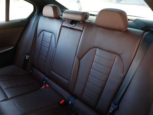 Used 2019 BMW 330i Sedan w/ Premium Package image 11