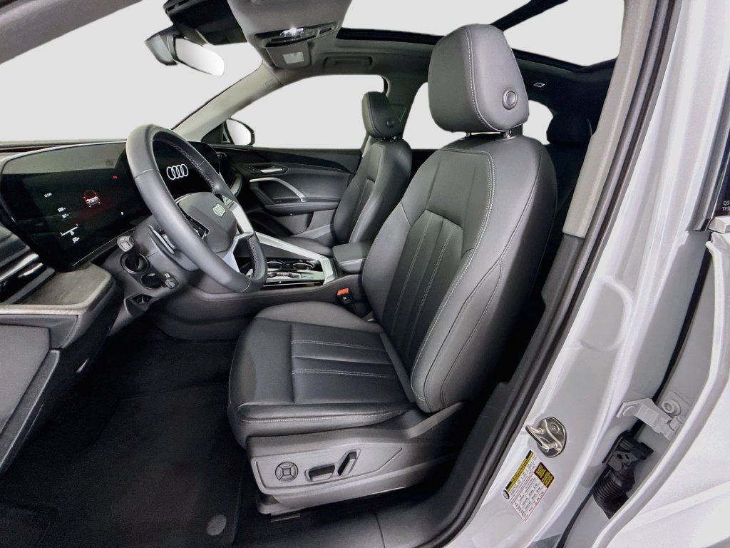 Certified 2025 Audi Q5 Premium w/ Convenience Package AWD/4WD image 19