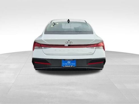 New 2026 Hyundai Elantra Hybrid FWD image 6