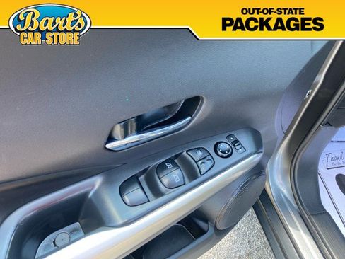 Used 2020 Nissan Kicks SR w/ SR Premium Package FWD image 24