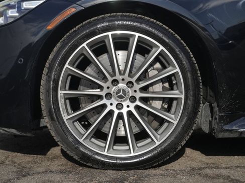 Used 2022 Mercedes-Benz S 580 4MATIC Sedan w/ AMG Line Package image 11