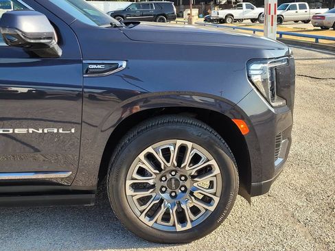 Used 2024 GMC Yukon XL Denali Ultimate w/ LPO, Floor Liner Package AWD/4WD image 8