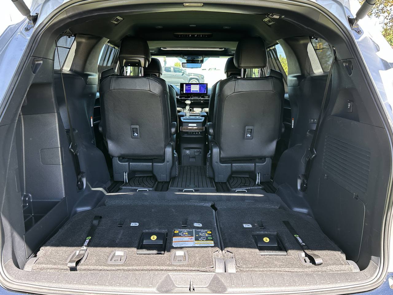 Used 2025 Toyota Sienna Platinum AWD/4WD image 30