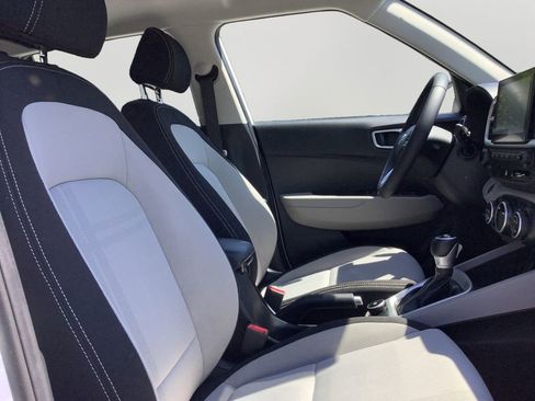 Used 2025 Hyundai Venue SEL FWD image 12