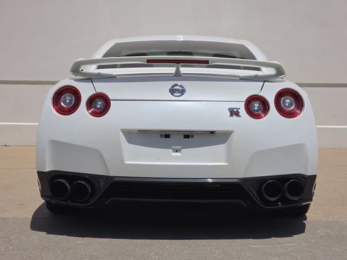 Used 2016 Nissan GT-R Premium AWD/4WD image 4