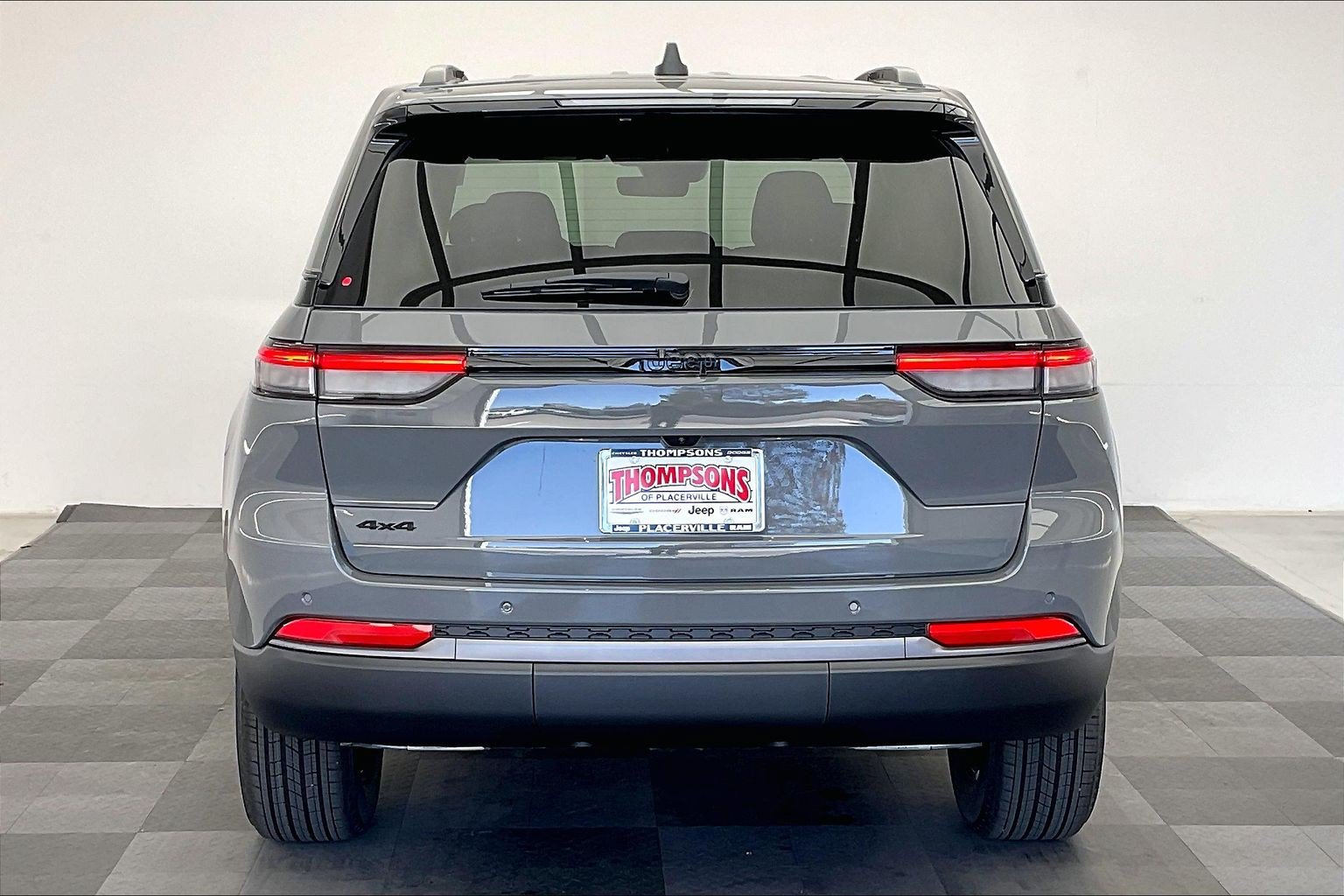 New 2027 Jeep Grand Cherokee 4WD image 3