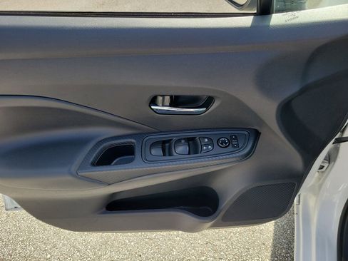 Used 2025 Nissan Versa SV FWD image 12