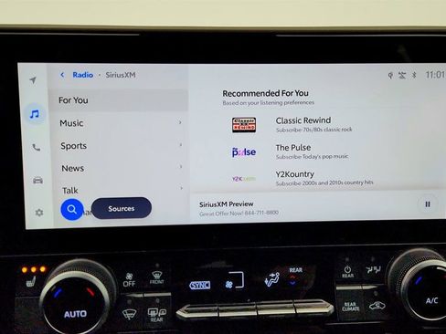 Used 2023 Toyota Highlander XLE image 19