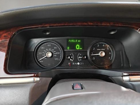 Used 2007 Lincoln Town Car Signature RWD image 8