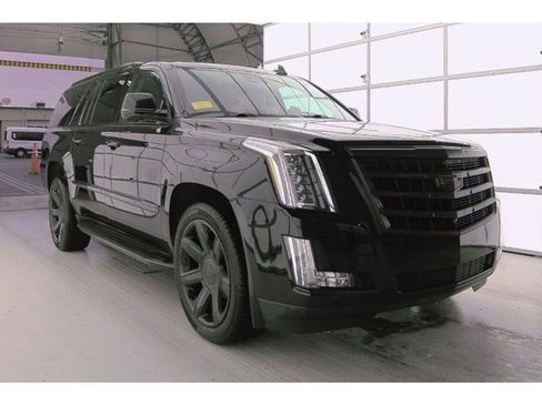 Used 2020 Cadillac Escalade ESV Luxury image 3