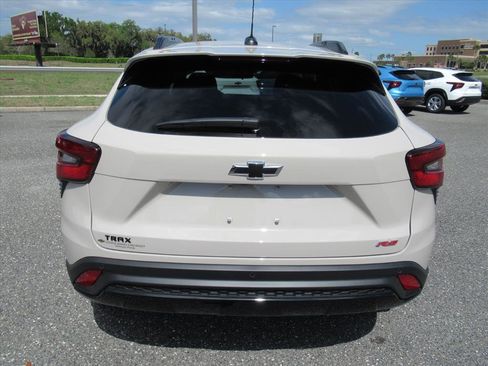 New 2026 Chevrolet Trax RS w/ Sunroof Package image 5