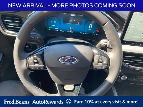 Used 2023 Ford Escape Platinum w/ Premium Technology Package AWD/4WD image 15