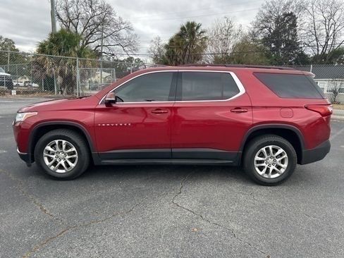 Used 2020 Chevrolet Traverse LT image 2