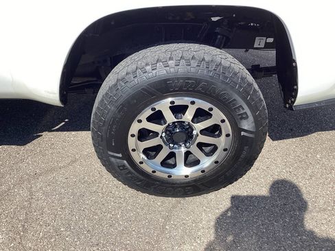 Used 2021 Toyota Tacoma SR RWD image 12