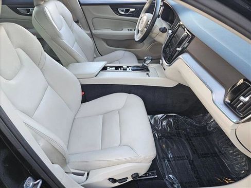 Used 2019 Volvo S60 T5 Momentum image 19