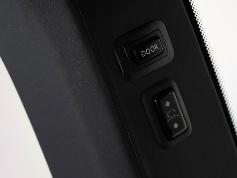 Certified 2024 Rolls-Royce Cullinan Black Badge w/ Driver's Package image 33