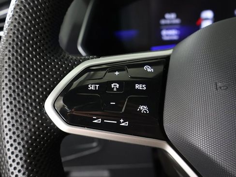 Used 2022 Volkswagen Tiguan SE R-Line image 42