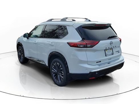 New 2026 Nissan Rogue Platinum image 3