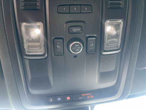 Used 2021 Chevrolet Suburban Premier AWD/4WD image 24
