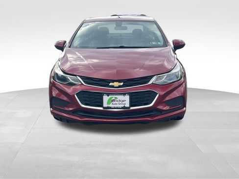 Used 2018 Chevrolet Cruze LT w/ Convenience Package FWD image 2