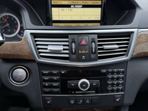 Used 2010 Mercedes-Benz E 350 4MATIC Sedan image 17