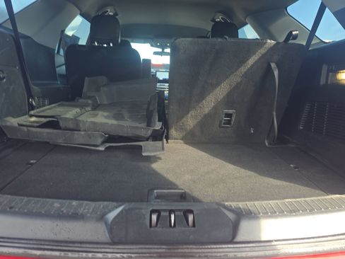 Used 2024 Ford Explorer XLT w/ Equipment Group 202A AWD/4WD image 9