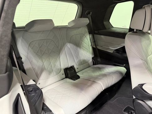 Used 2023 BMW X7 xDrive40i w/ Executive Package image 39