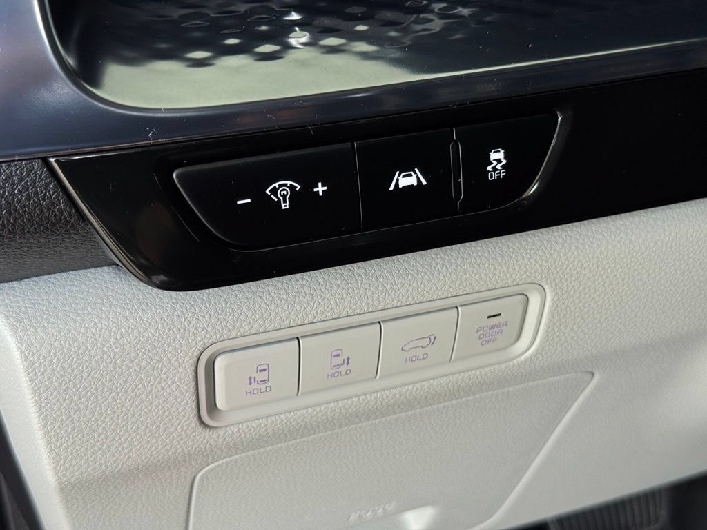 Used 2023 Kia Carnival SX Prestige FWD image 38
