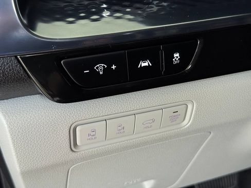 Used 2023 Kia Carnival SX Prestige FWD image 38