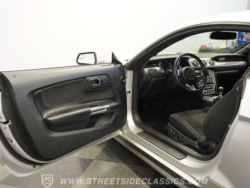 Used 2015 Ford Mustang GT RWD image 38
