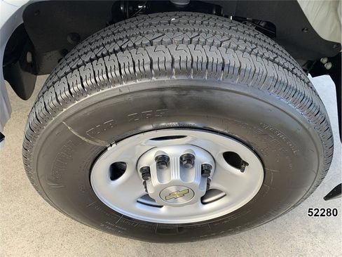 Used 2025 Chevrolet Express 2500 Extended w/ Communications Package image 21