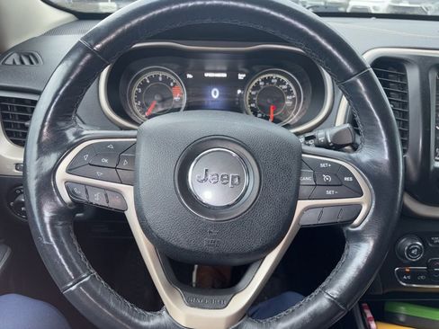 Used 2016 Jeep Cherokee Limited FWD image 23