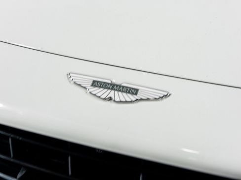 Used 2025 Aston Martin V8 Vantage Coupe image 17