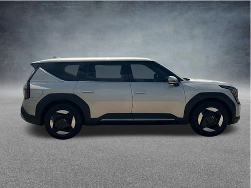 Used 2024 Kia EV9 Light Long Range RWD image 12