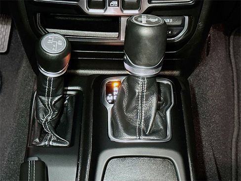 Used 2022 Jeep Wrangler Unlimited Sahara w/ Cold Weather Group image 31