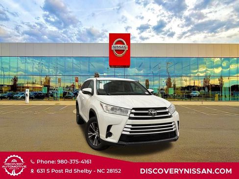 Used 2019 Toyota Highlander LE image 1