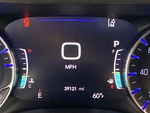 Used 2021 Chrysler Pacifica Touring-L w/ S Appearance Package FWD image 10