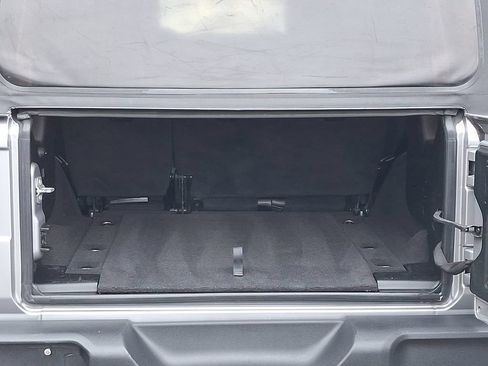 Used 2018 Jeep Wrangler Unlimited Sport S AWD/4WD image 28
