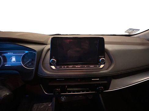 Used 2023 Nissan Rogue SV image 11