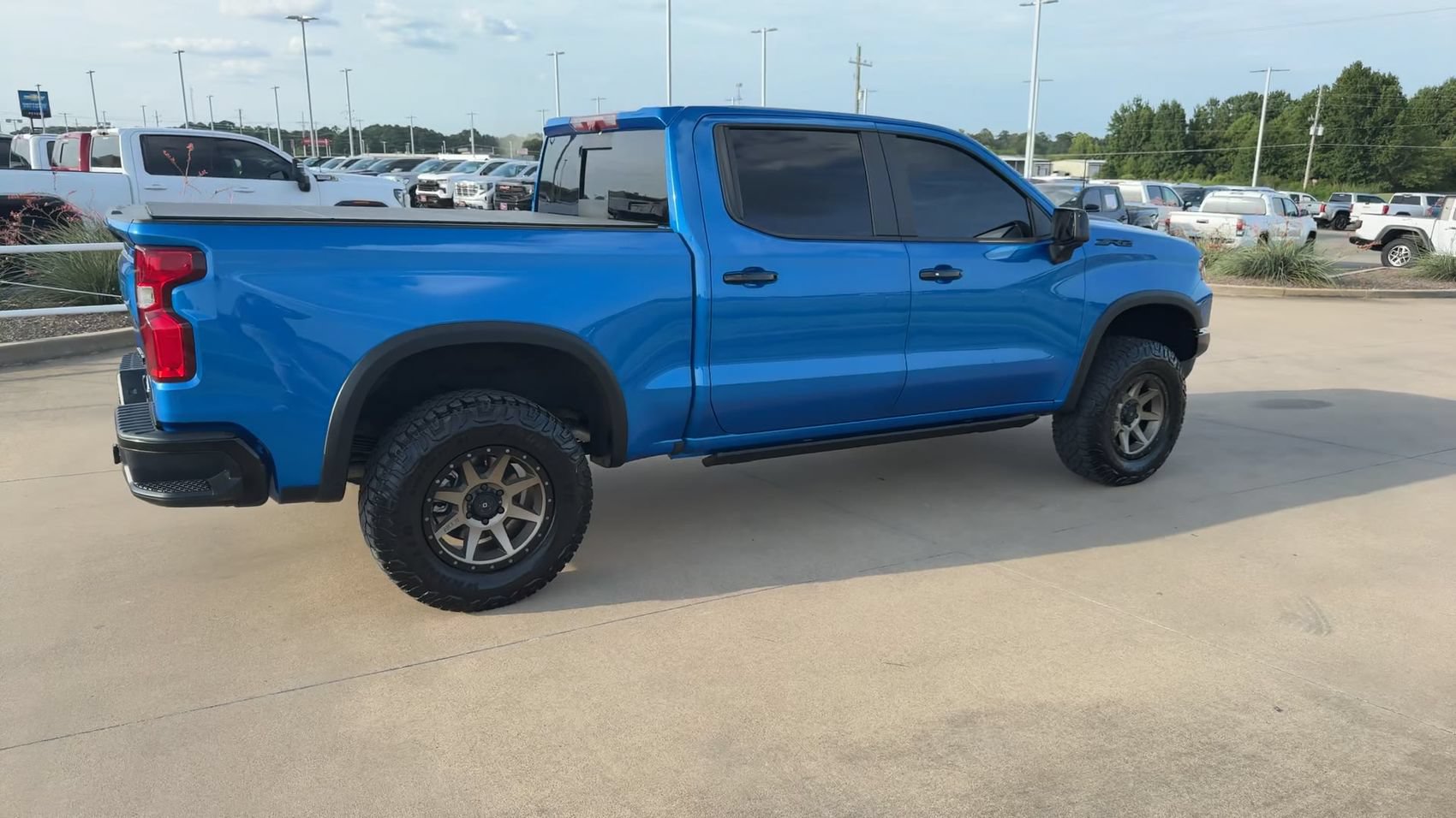 Used 2024 Chevrolet Silverado 1500 ZR2 w/ Technology Package AWD/4WD image 9