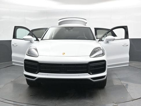 Used 2023 Porsche Cayenne Turbo AWD/4WD image 47