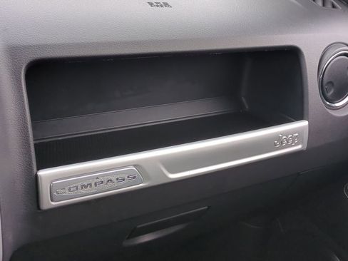 Used 2014 Jeep Compass Latitude image 29